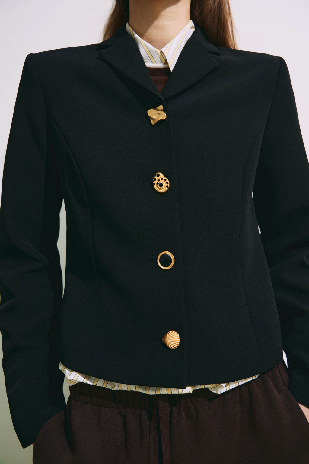 Пиджак прямой с пуговицами разной формы - цвет черный - 7