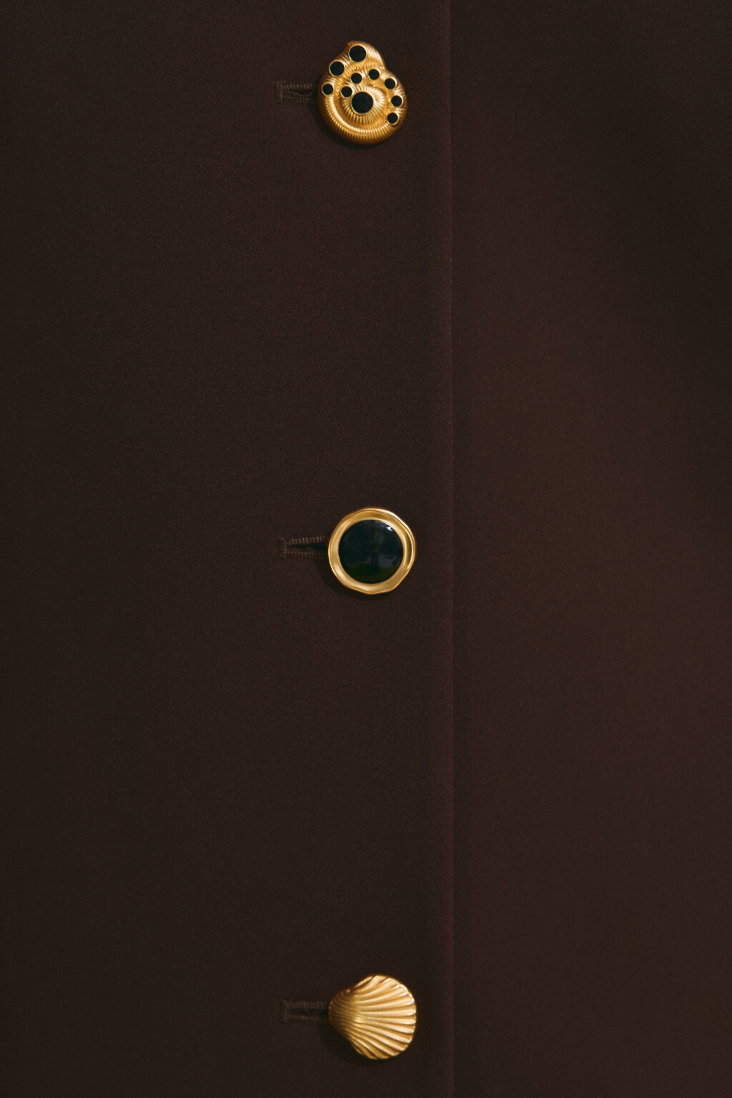 Пиджак прямой с пуговицами разной формы - цвет коричневый - 7