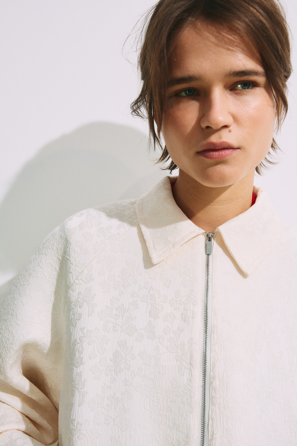 Жакет-бомбер жаккардовый с баской - цвет молочный - 7