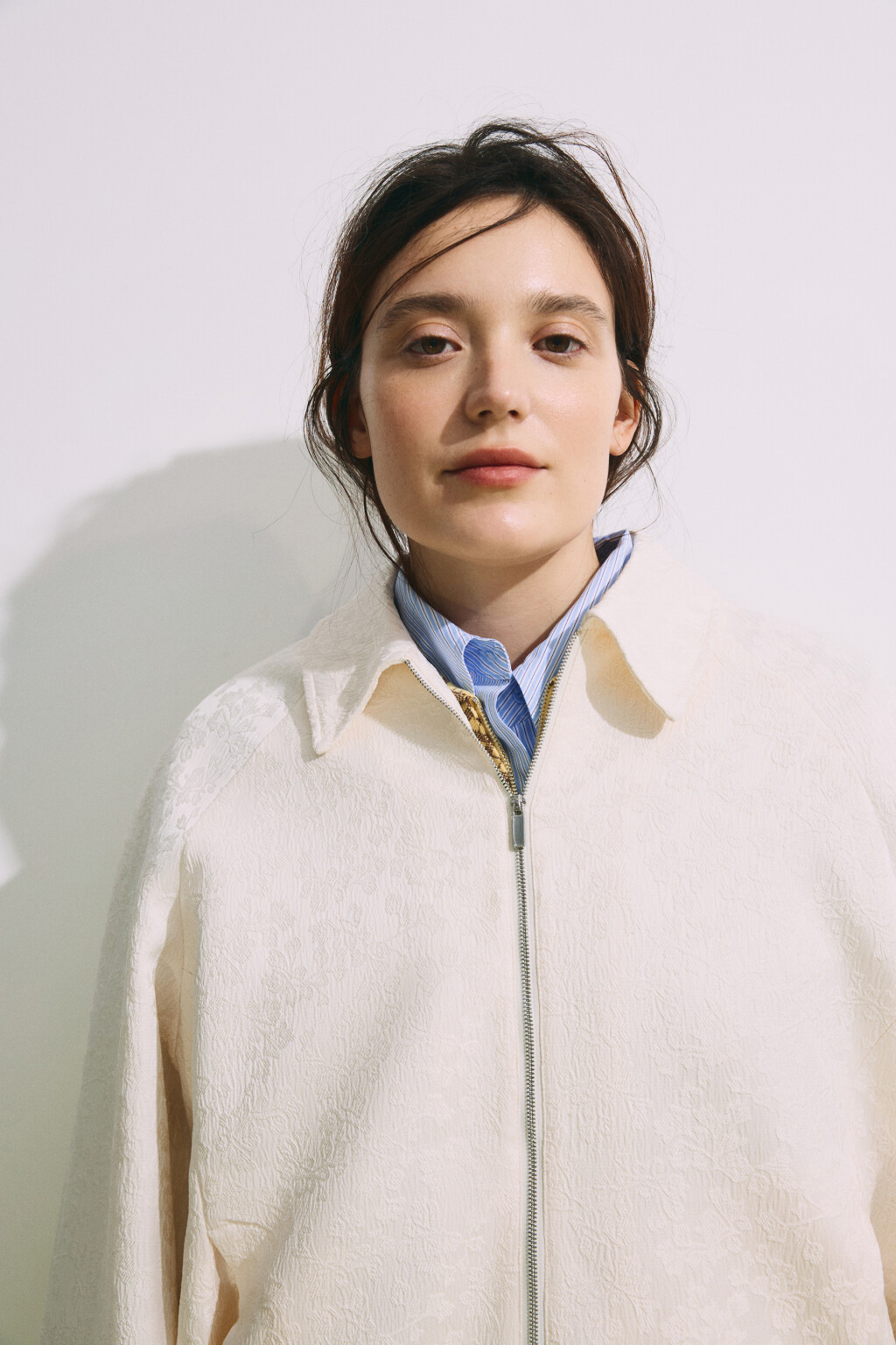 Жакет-бомбер жаккардовый с баской - цвет молочный - 6