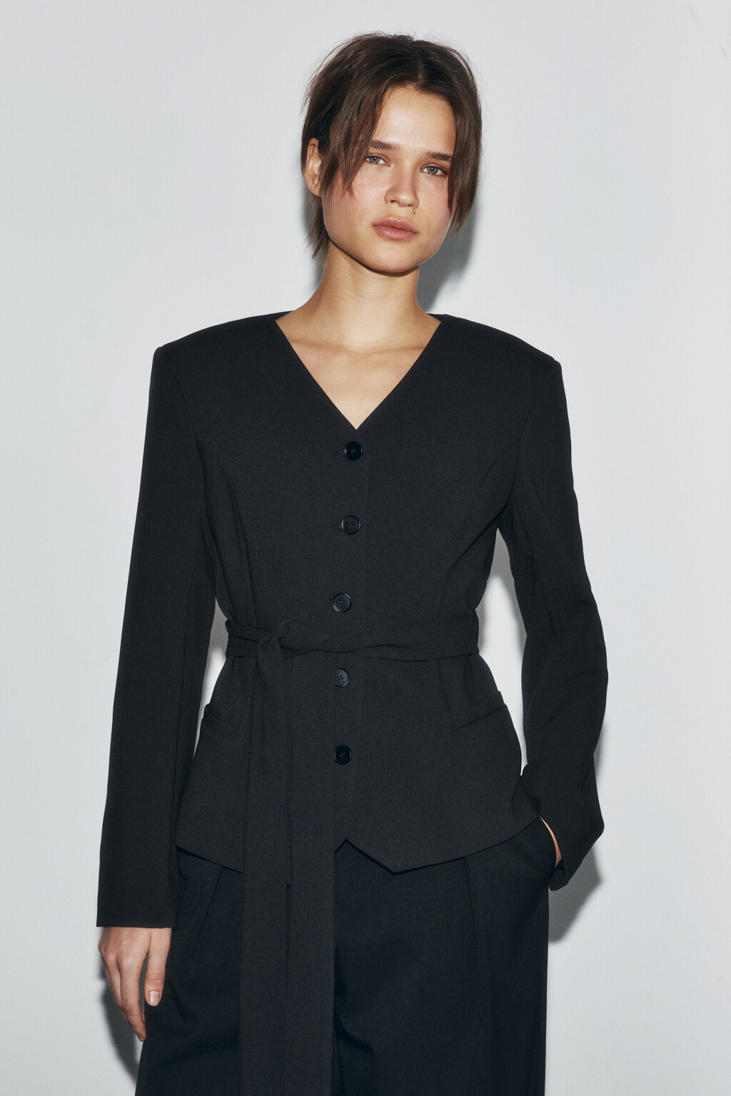 Жакет приталенный с поясом - цвет черный - 2