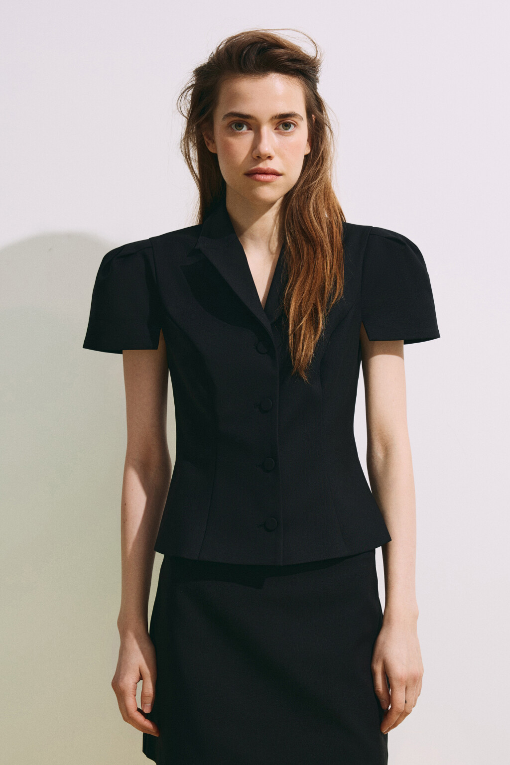 Пиджак укороченный приталенный из костюмной ткани - цвет черный - 3