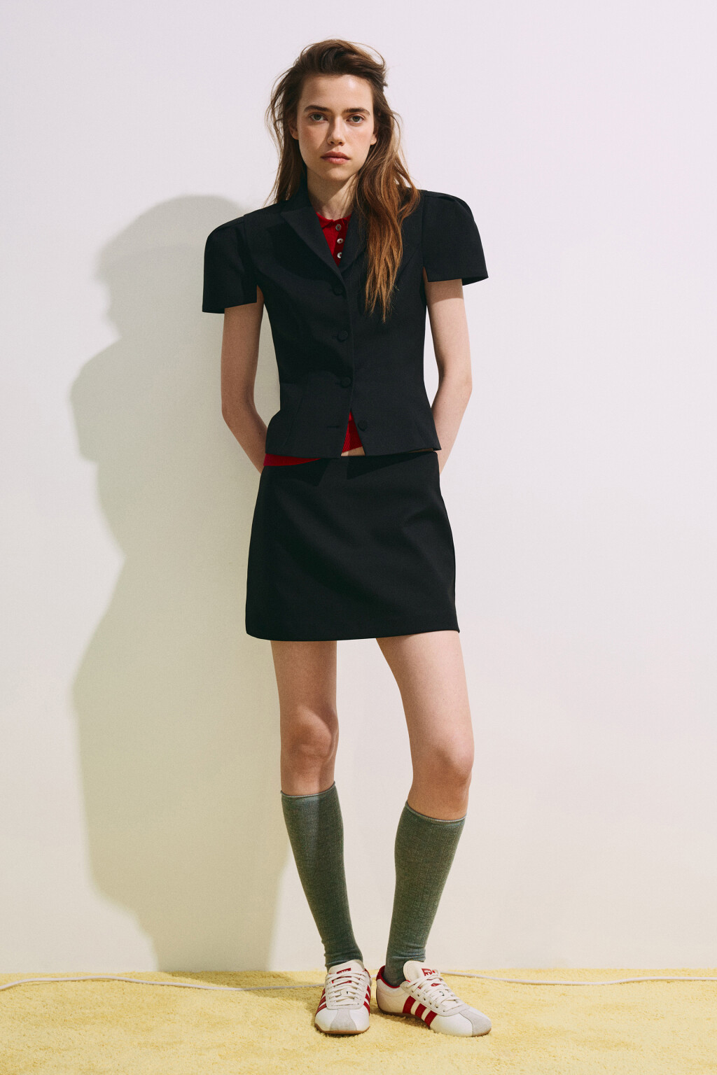 Пиджак укороченный приталенный из костюмной ткани - цвет черный - 5