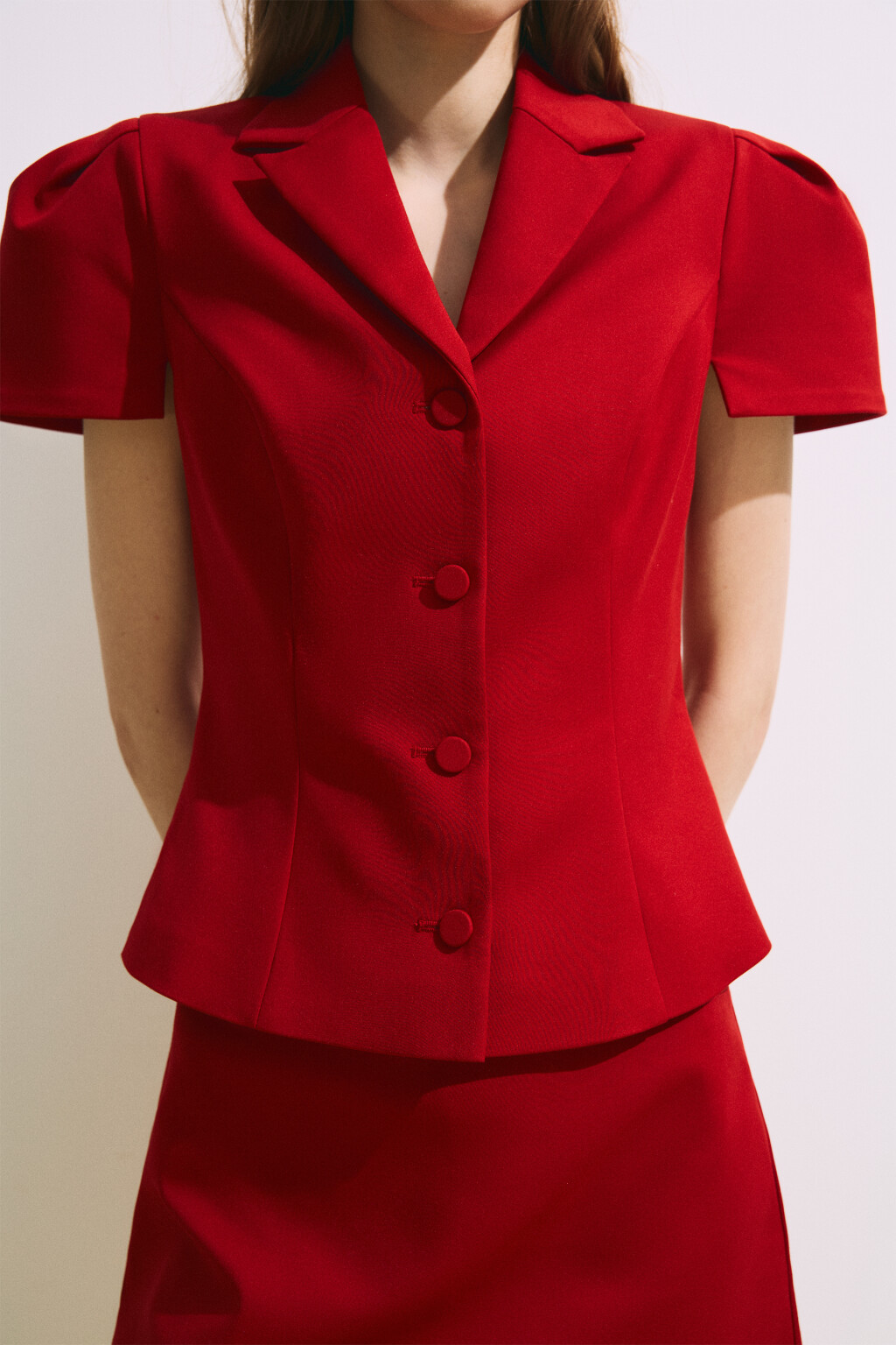 Пиджак укороченный приталенный из костюмной ткани - цвет красный - 6