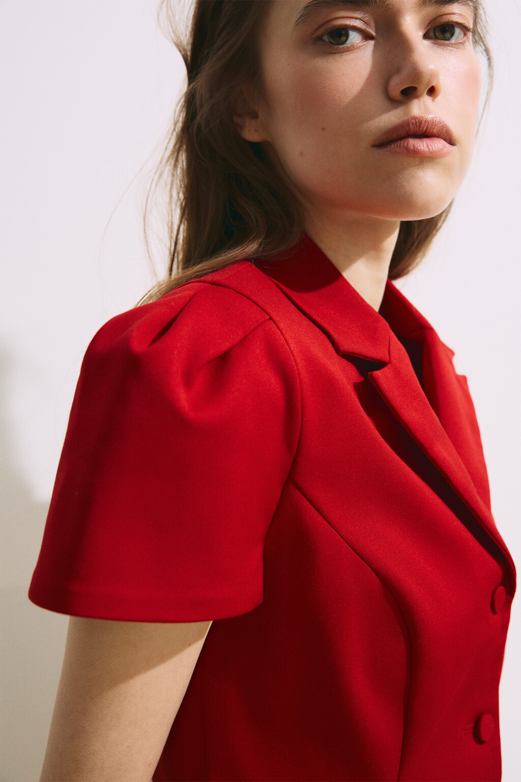 Пиджак укороченный приталенный из костюмной ткани - цвет красный - 7