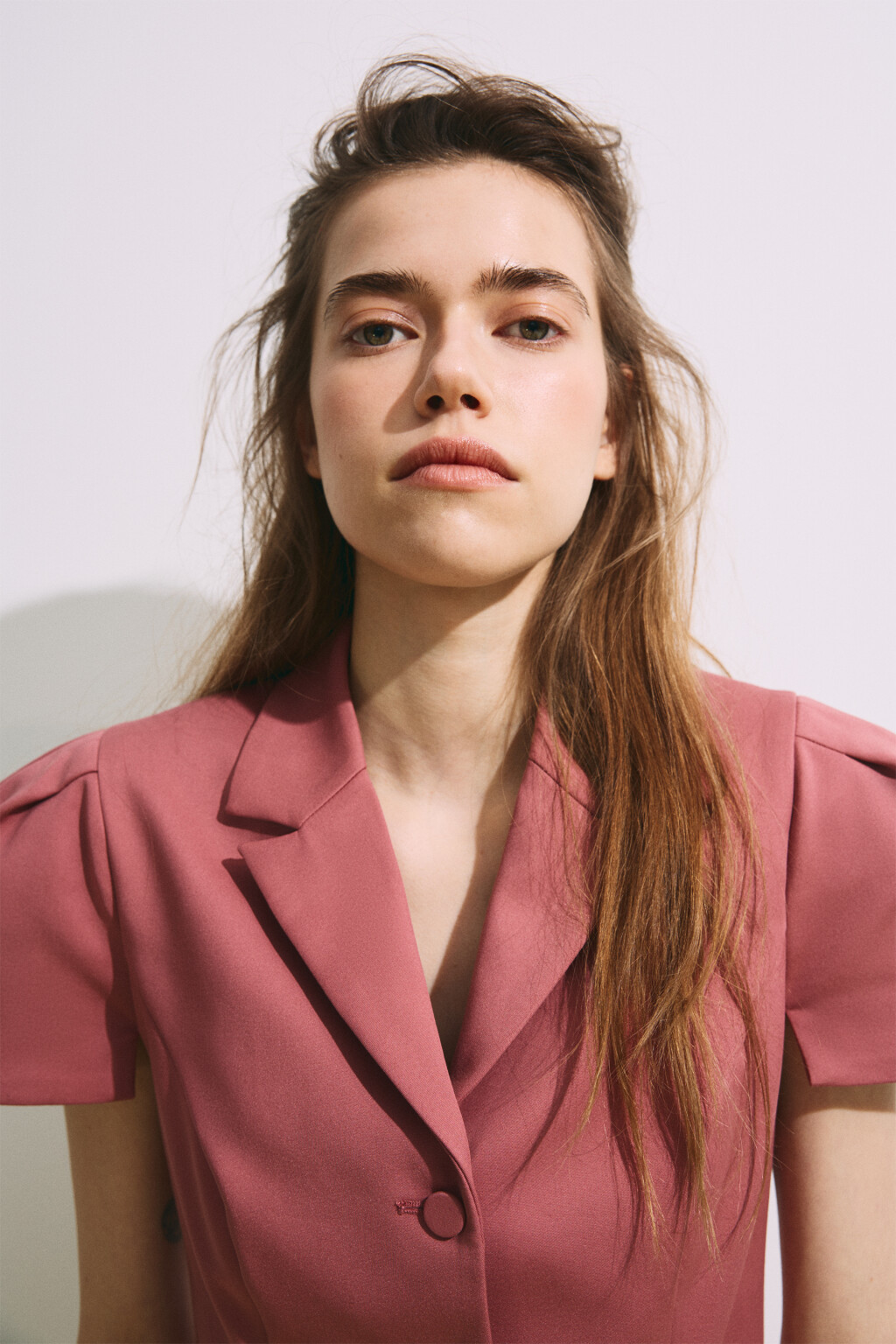 Пиджак укороченный приталенный из костюмной ткани - цвет розовый - 5