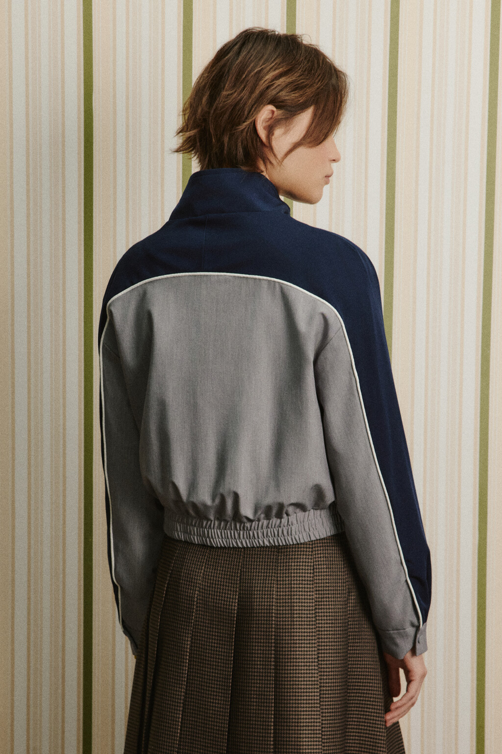 Куртка-бомбер в спортивном стиле - цвет серый - 6