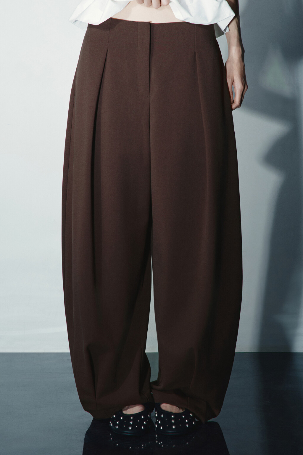 Брюки barrel fit со средней посадкой - цвет коричневый - 2