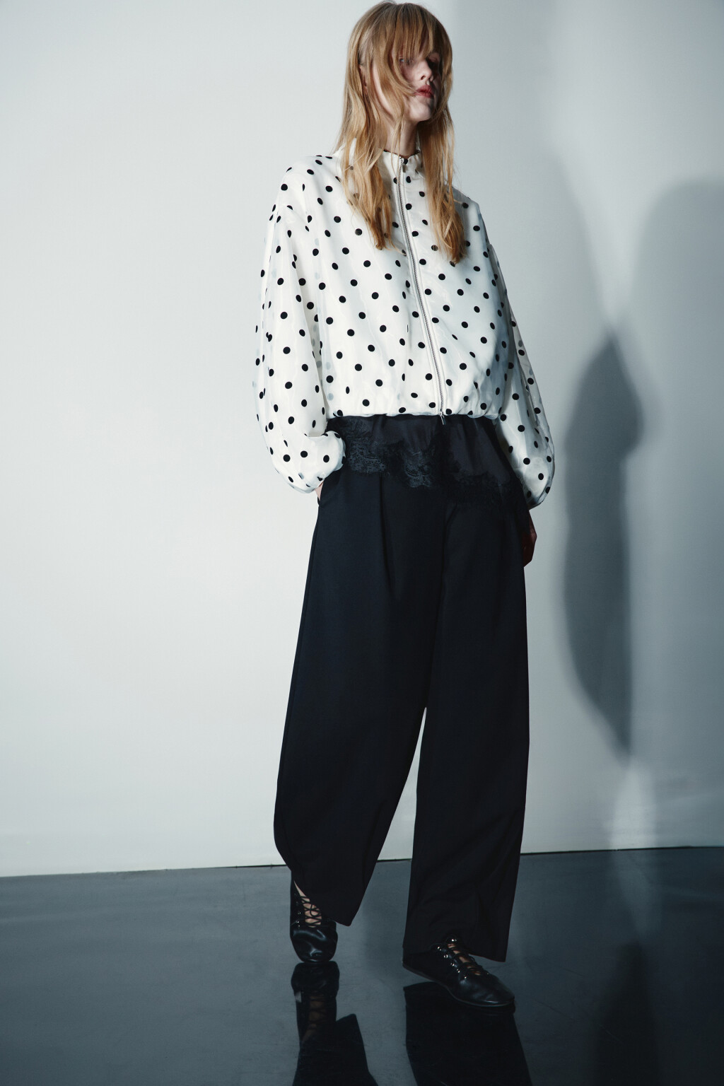 Брюки barrel fit со средней посадкой - цвет черный - 1