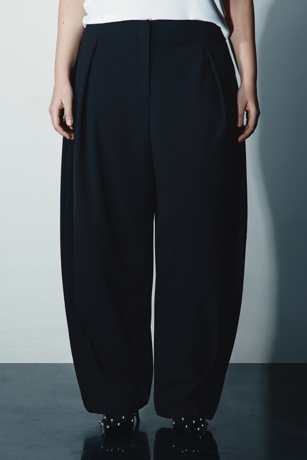 Брюки barrel fit со средней посадкой - цвет черный - 2