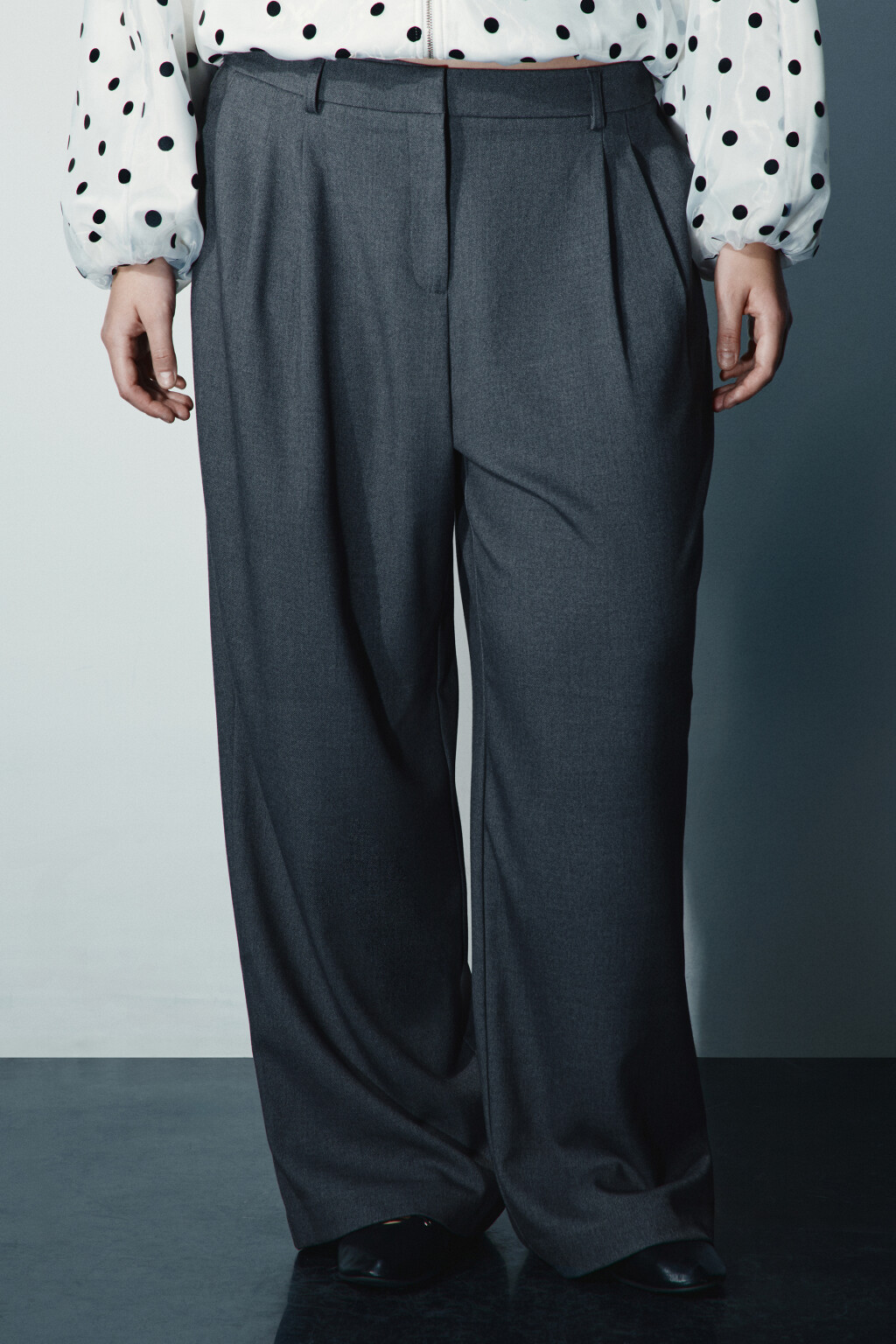 Брюки широкие с высокой посадкой - цвет серый - 2