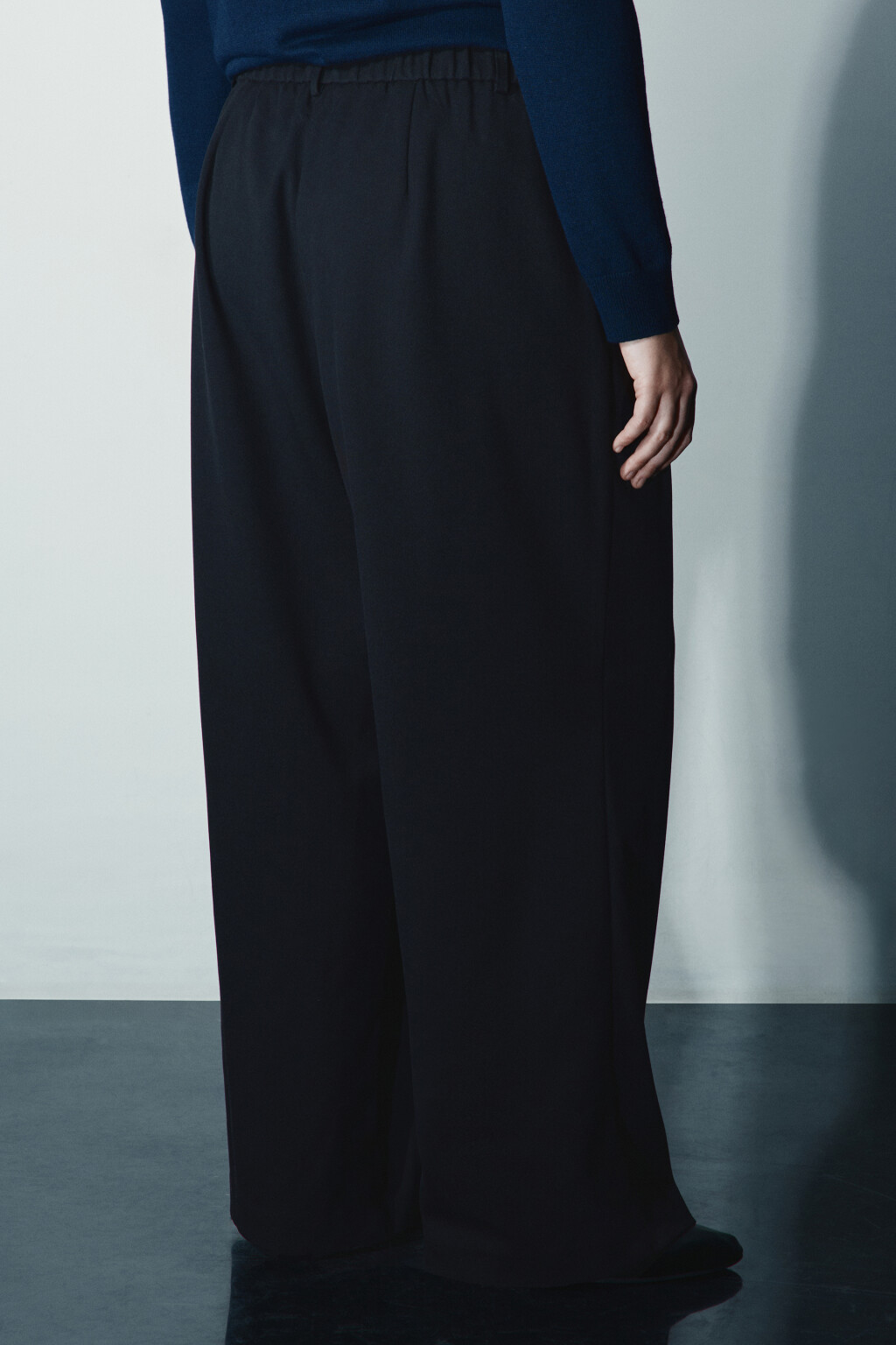Брюки широкие с высокой посадкой - цвет черный - 3