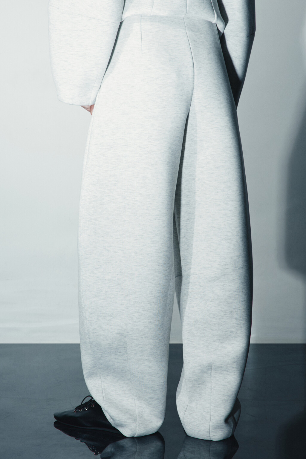 Брюки barrel fit с декоративными швами - цвет серый - 4