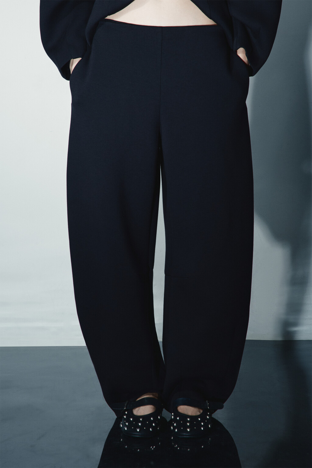 Брюки barrel fit с декоративными швами - цвет черный - 2