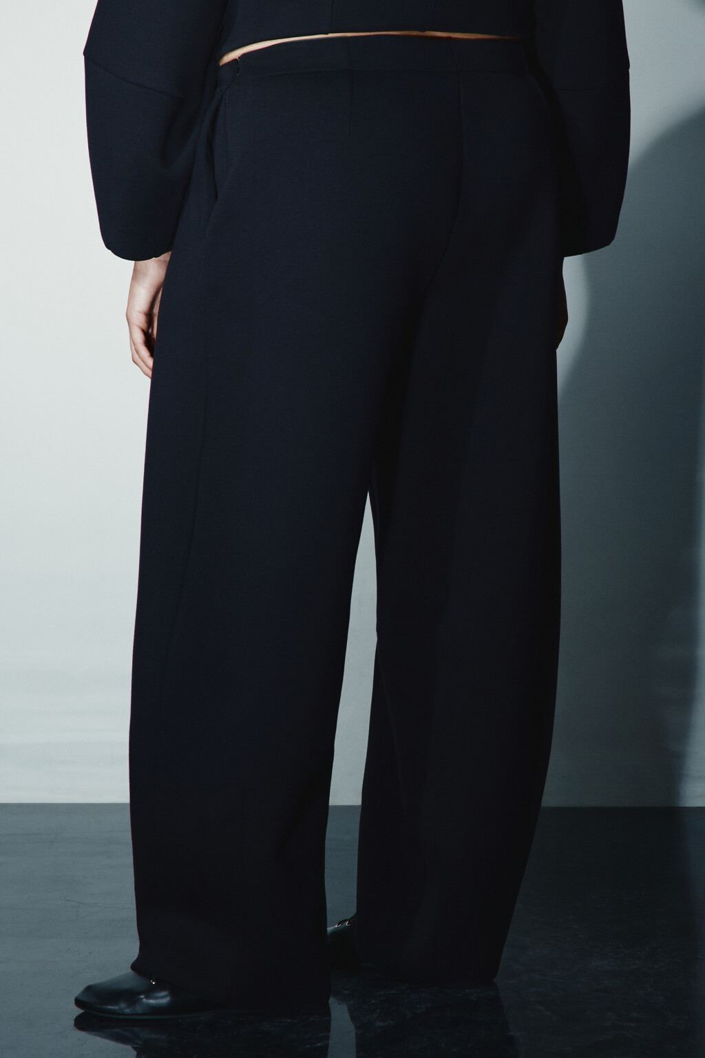 Брюки barrel fit с декоративными швами - цвет черный - 3