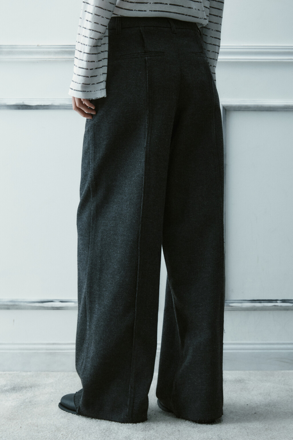 Брюки костюмные с открытыми срезами - цвет серый - 4