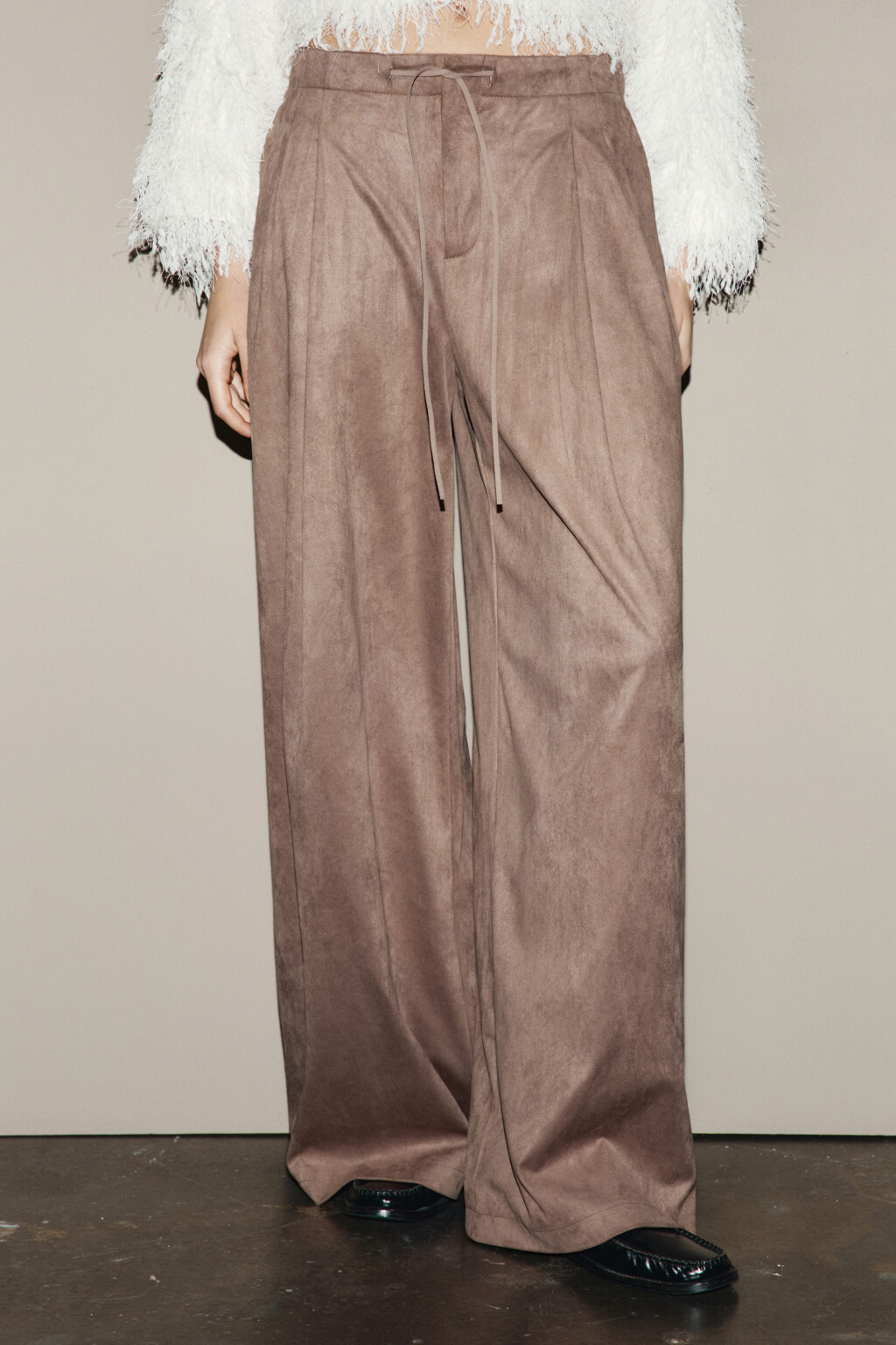Брюки wide leg замшевые - цвет бежевый - 2