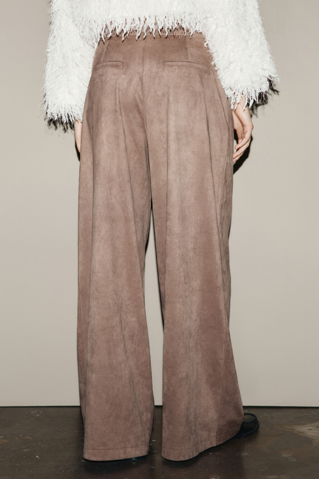 Брюки wide leg замшевые - цвет бежевый - 3