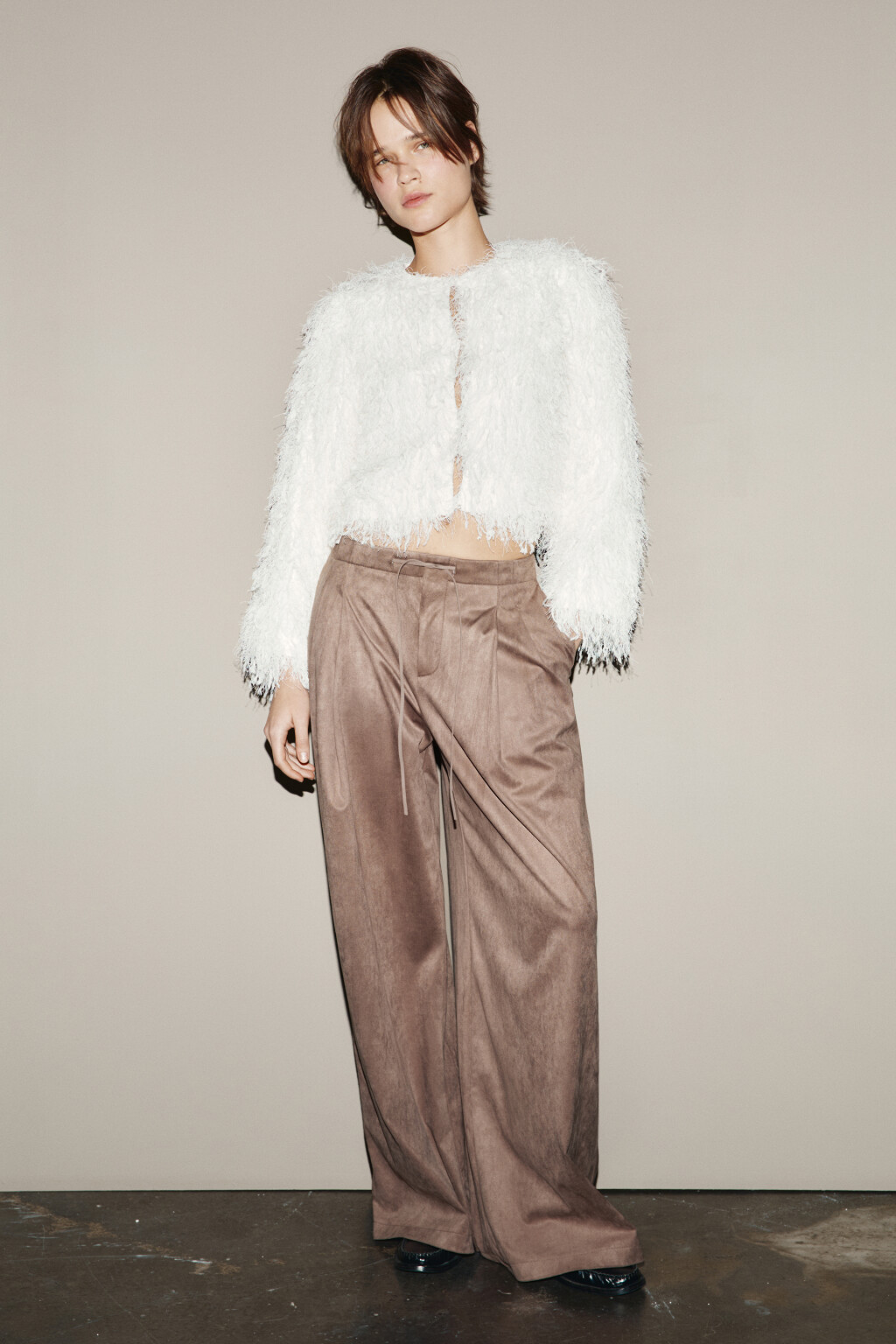 Брюки wide leg замшевые - цвет бежевый - 4