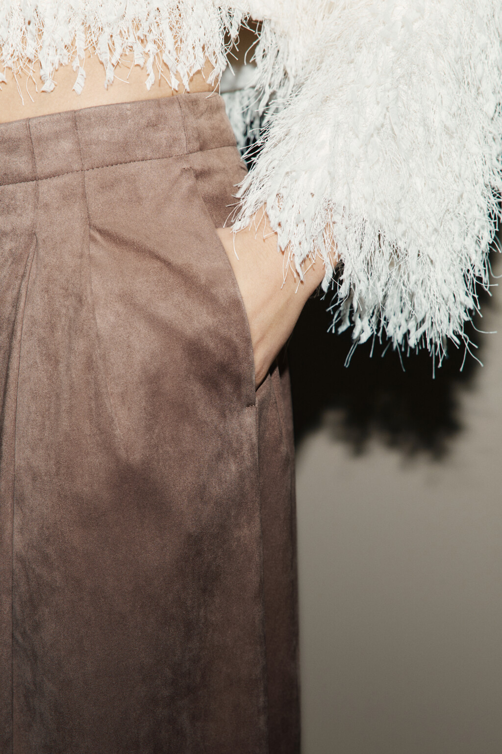 Брюки wide leg замшевые - цвет бежевый - 6