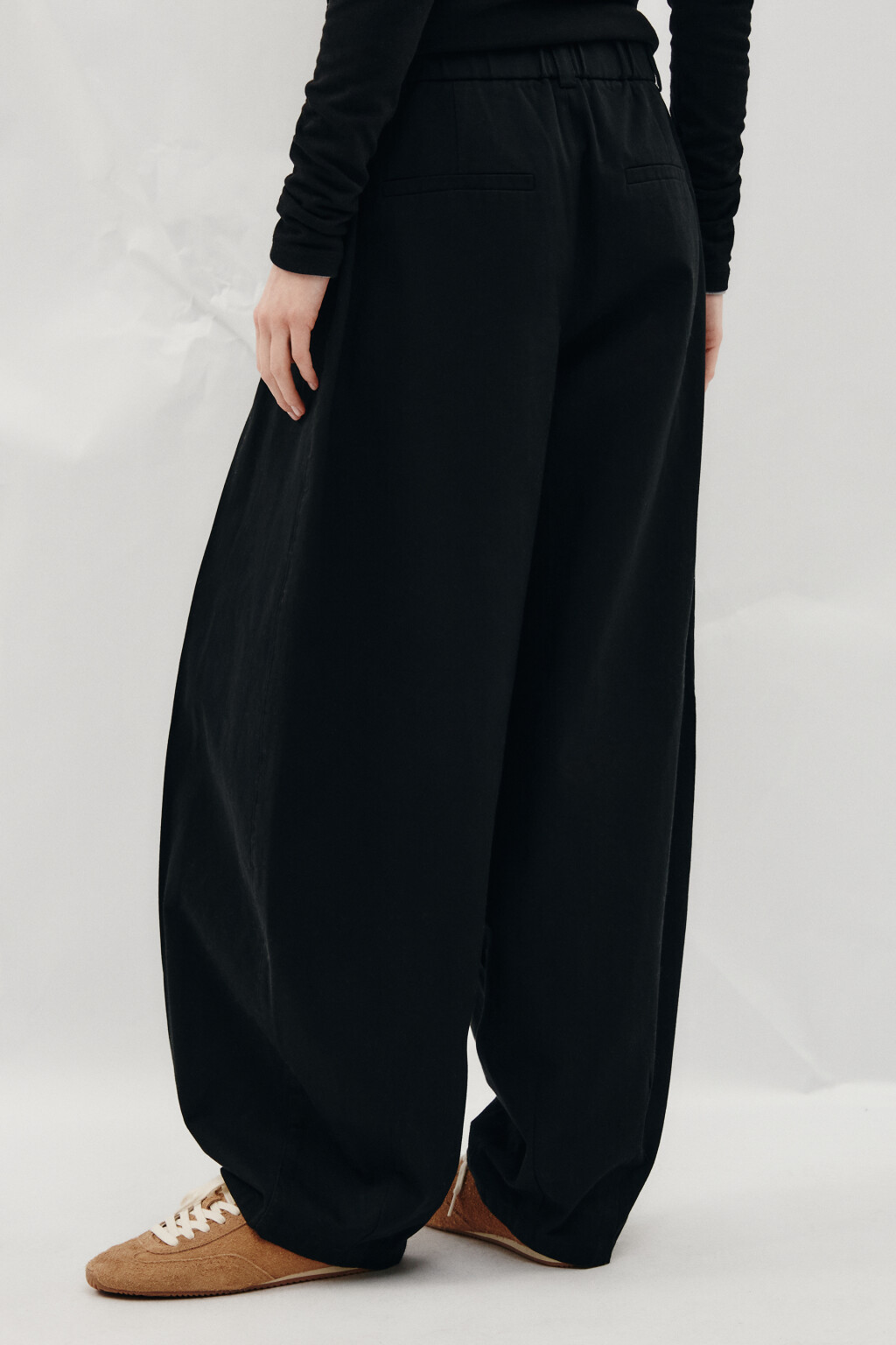 Брюки barrel fit из хлопка - цвет черный - 4