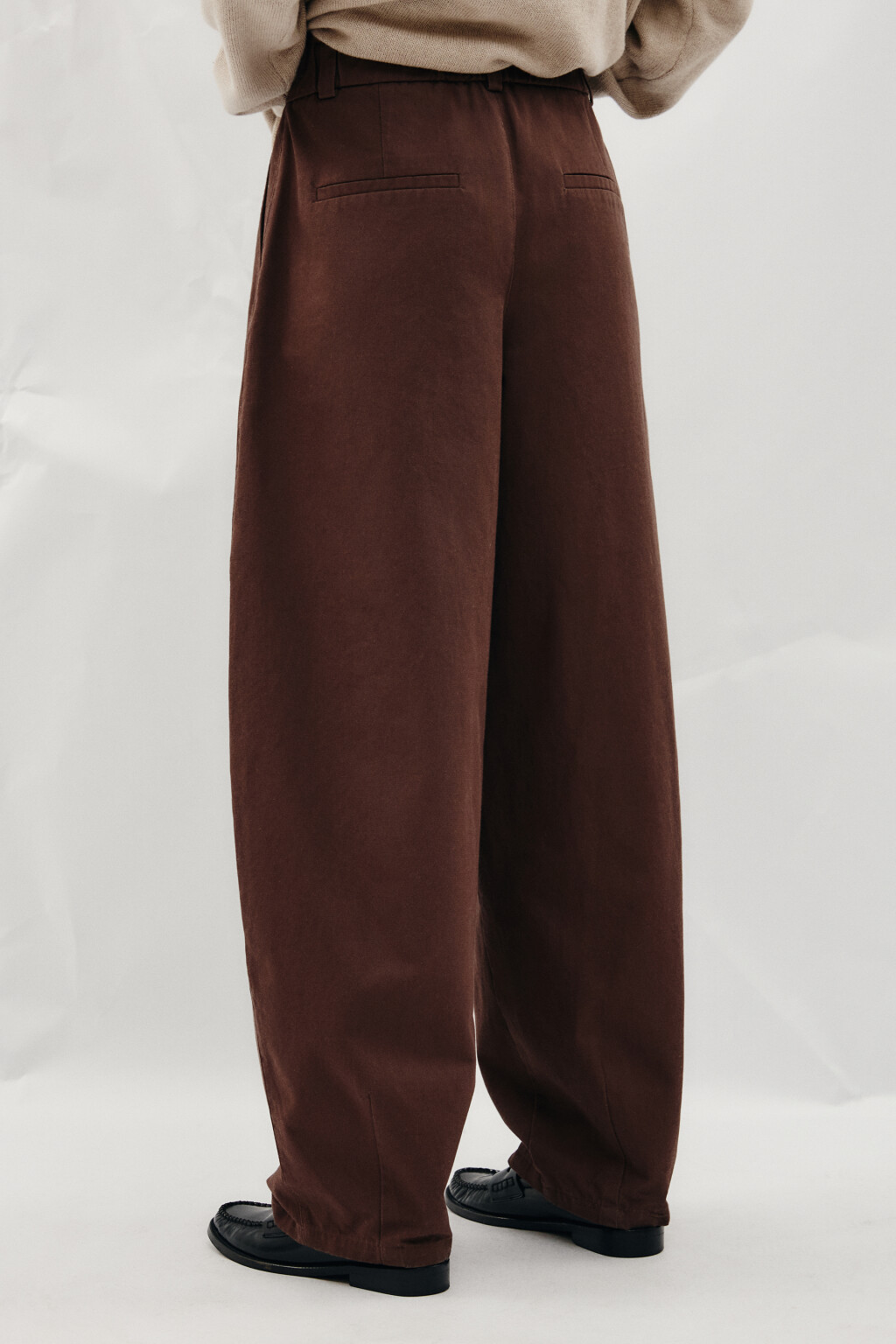 Брюки barrel fit из хлопка - цвет коричневый - 5