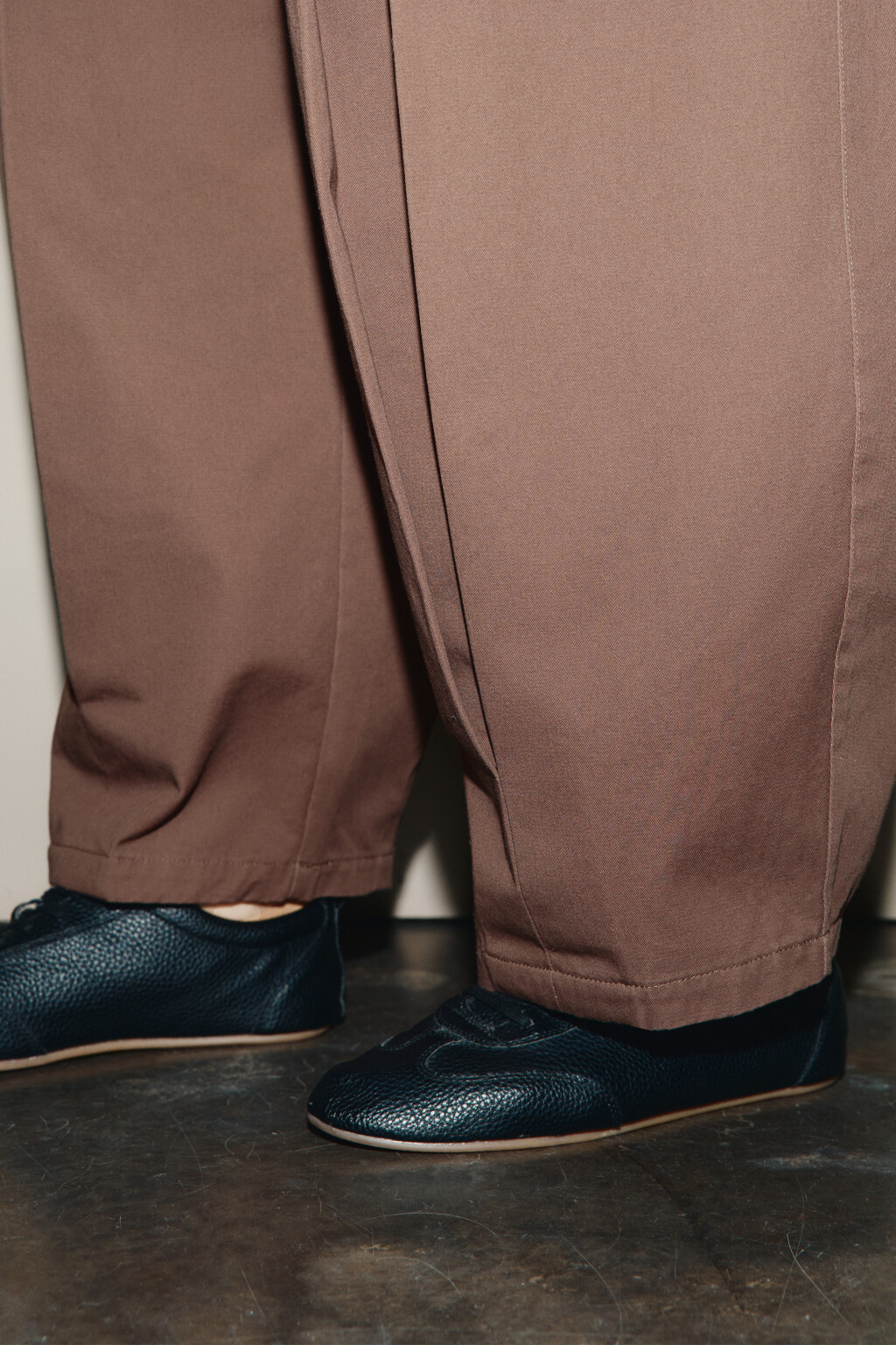 Брюки barrel fit из хлопка - цвет коричневый - 6