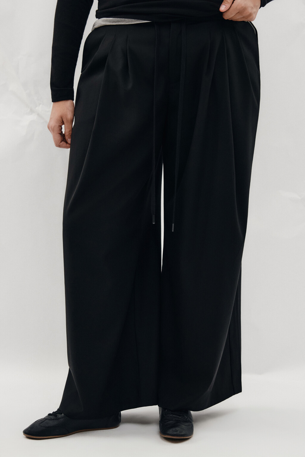 Брюки wide leg костюмные на завязках больших размеров - цвет черный - 2