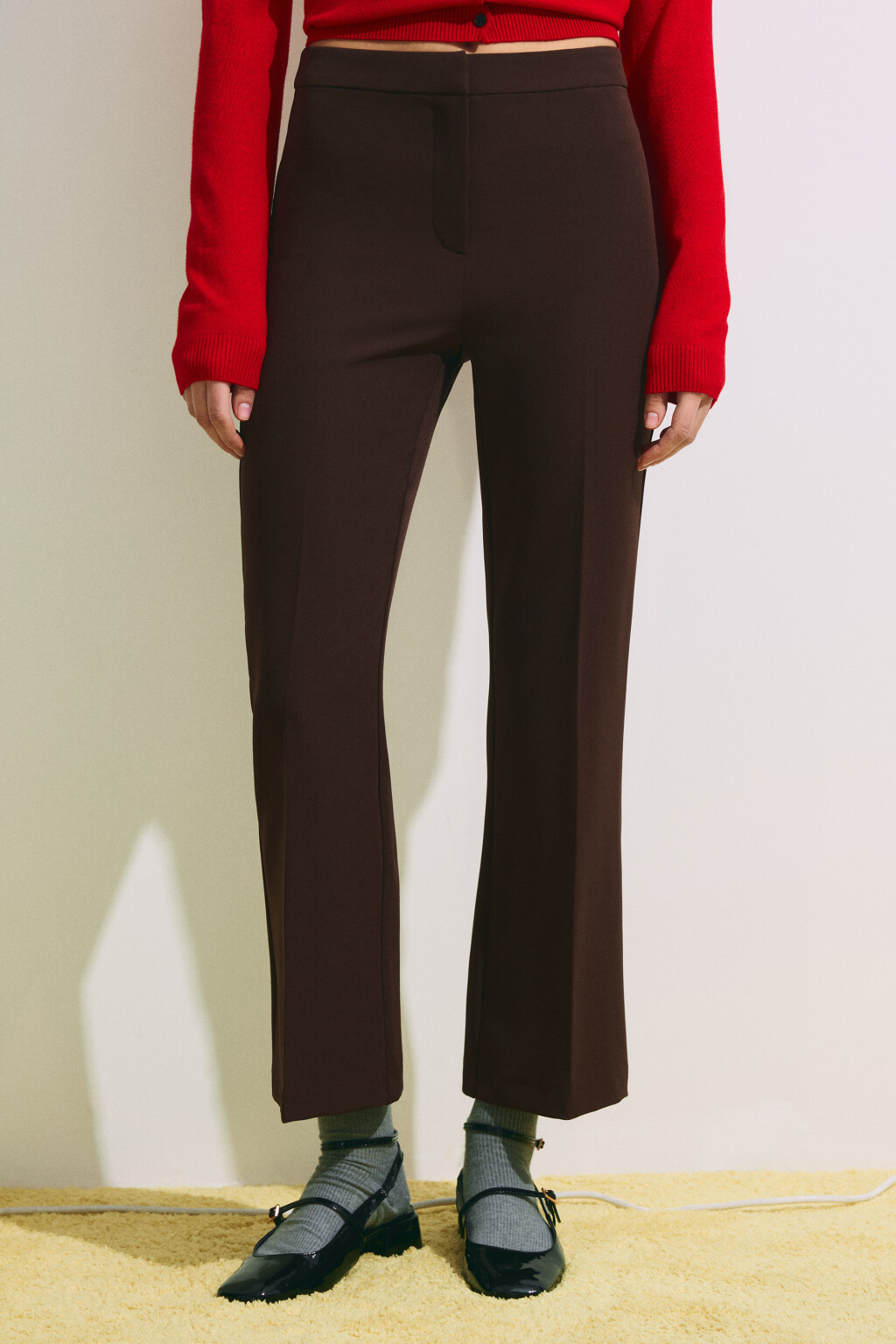 Брюки клеш костюмные со стрелками - цвет коричневый - 2