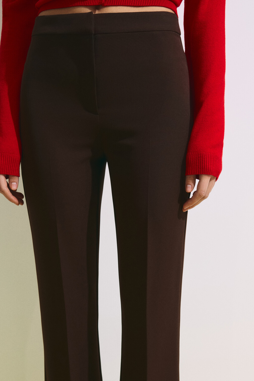Брюки клеш костюмные со стрелками - цвет коричневый - 5