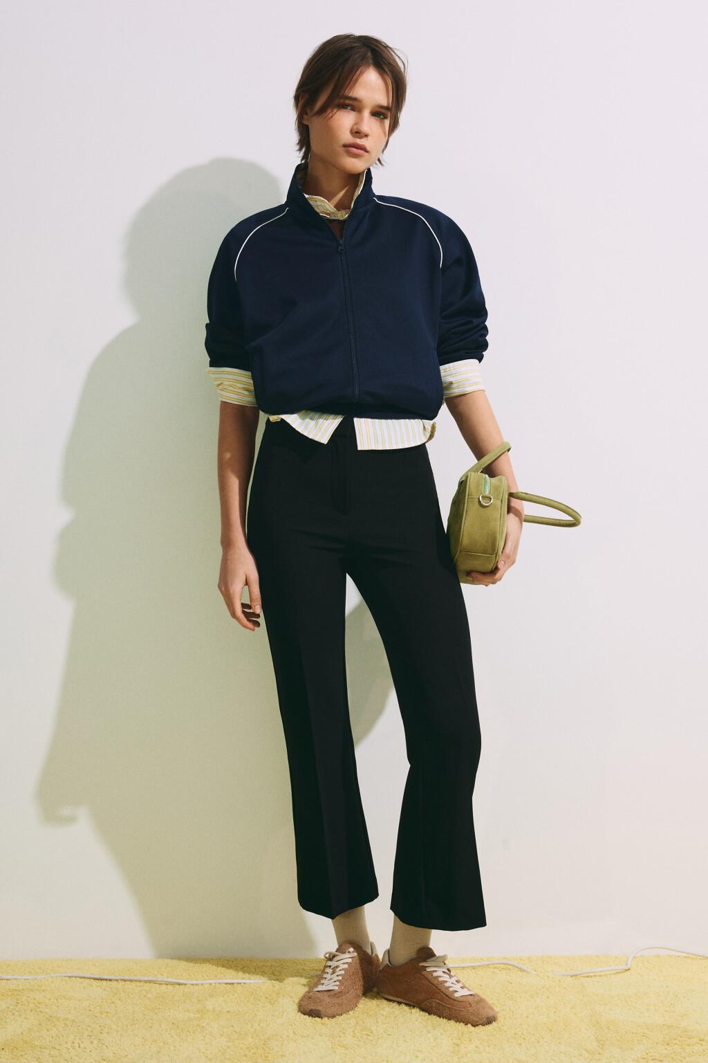 Брюки клеш костюмные со стрелками - цвет черный - 6