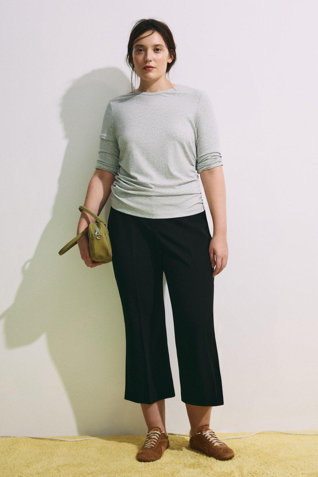 Брюки клеш костюмные со стрелками - цвет черный - 4