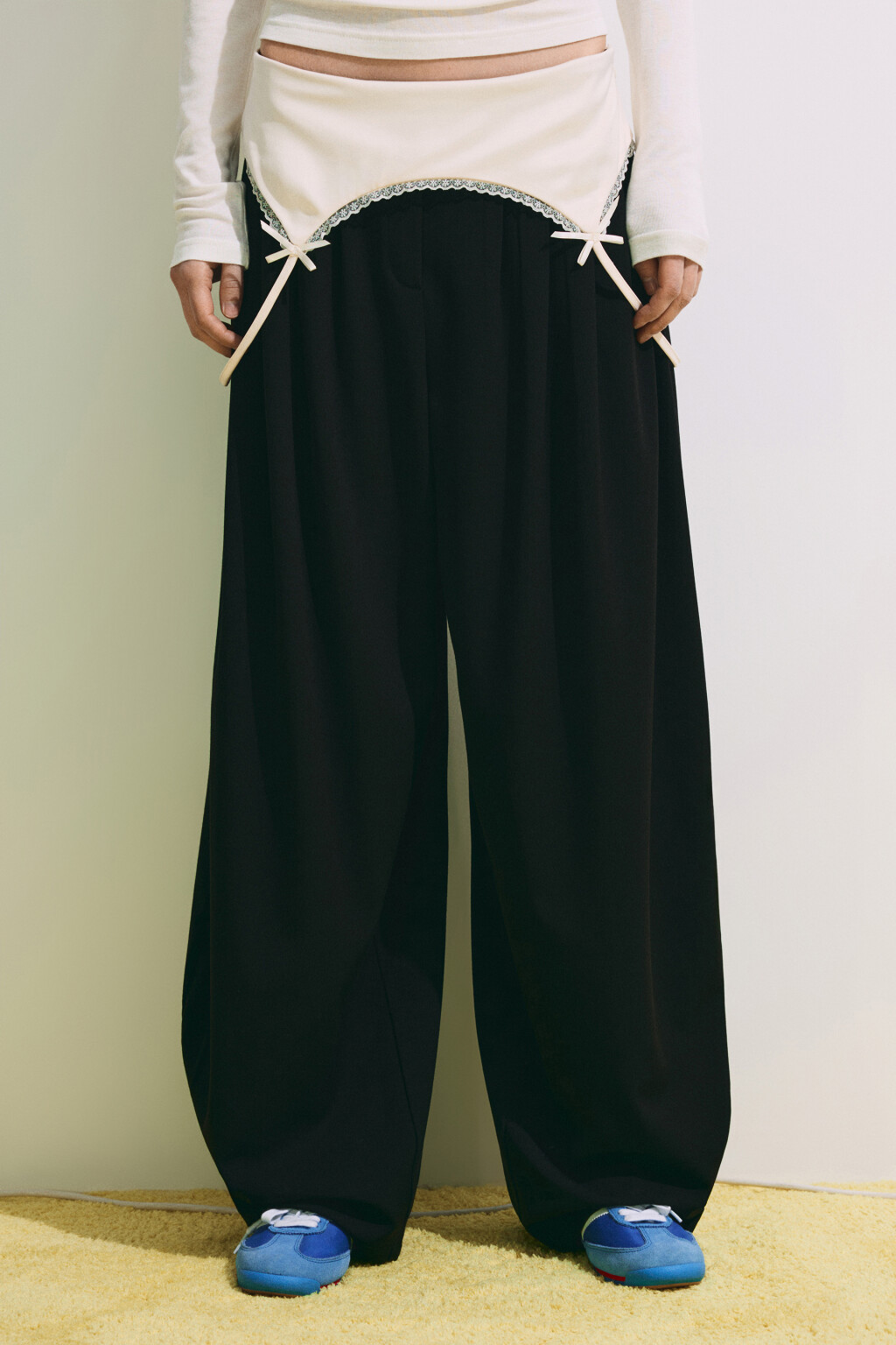 Брюки с бельевым поясом - цвет черный - 3