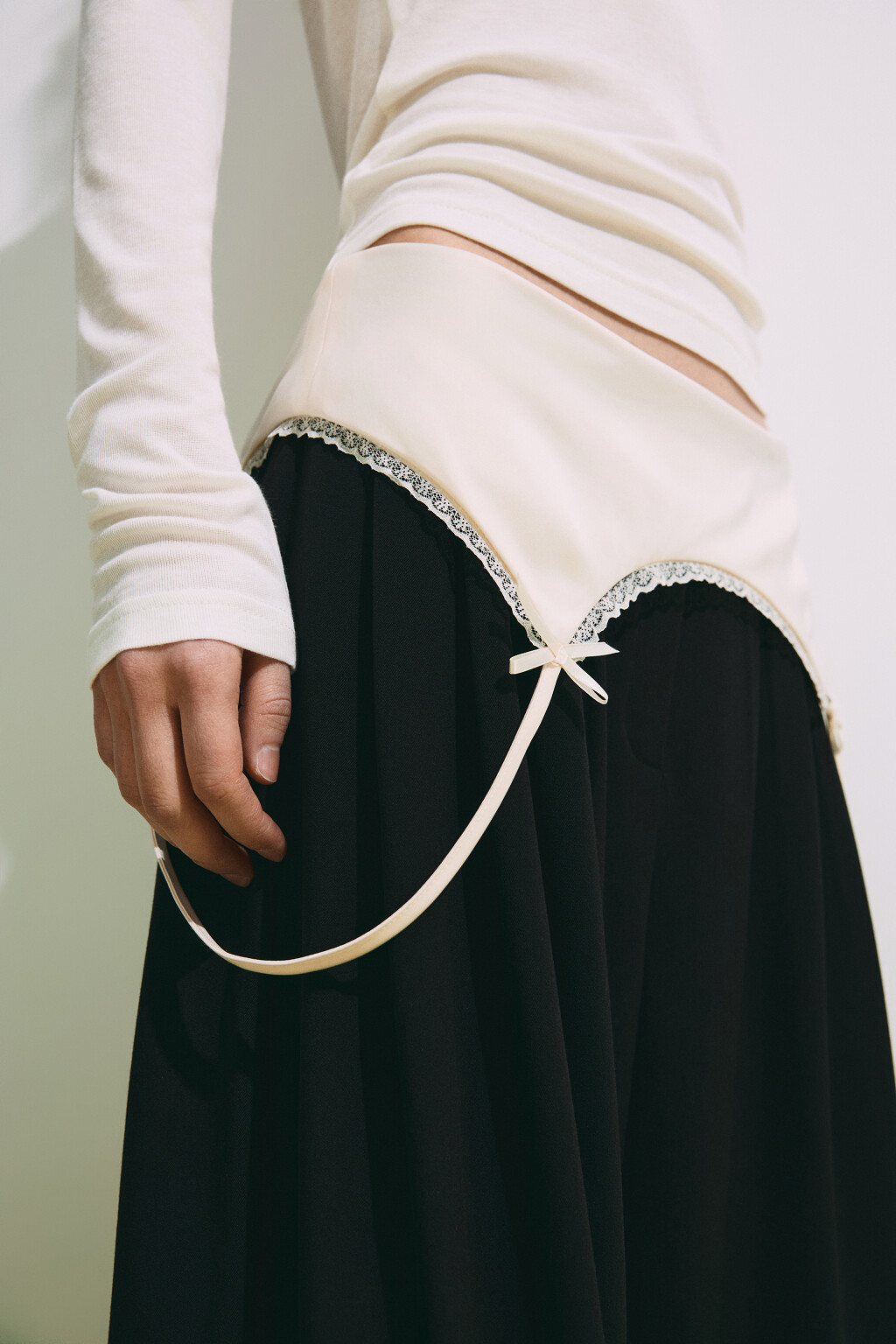 Брюки с бельевым поясом - цвет черный - 7