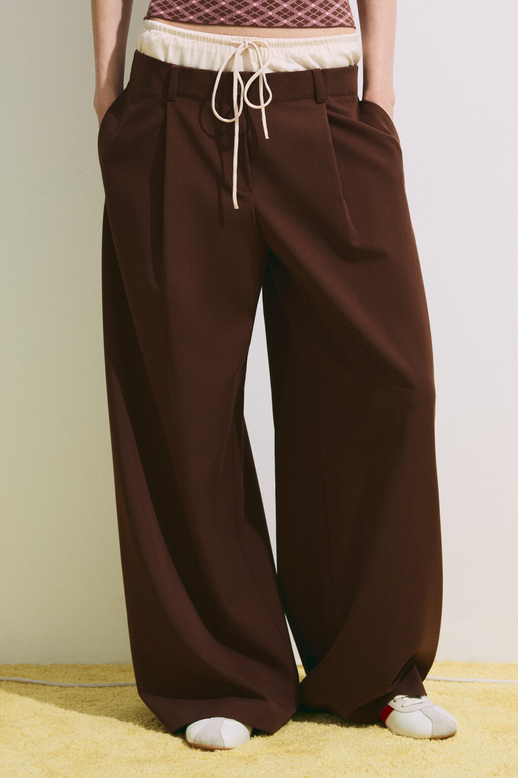 Брюки с имитацией второго слоя  - цвет бежевый - 3