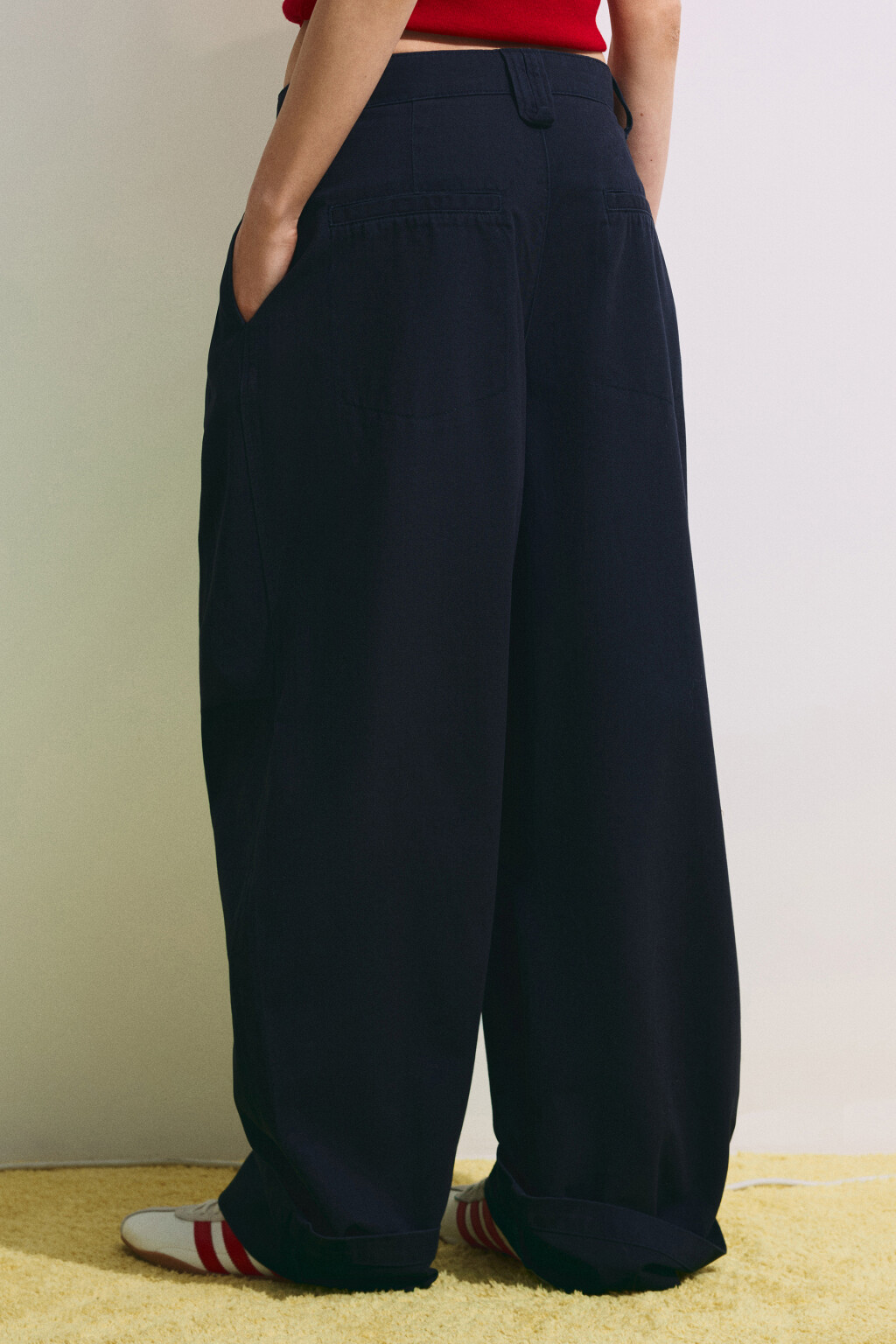 Брюки barrel fit с подворотами и защипами - цвет синий - 3