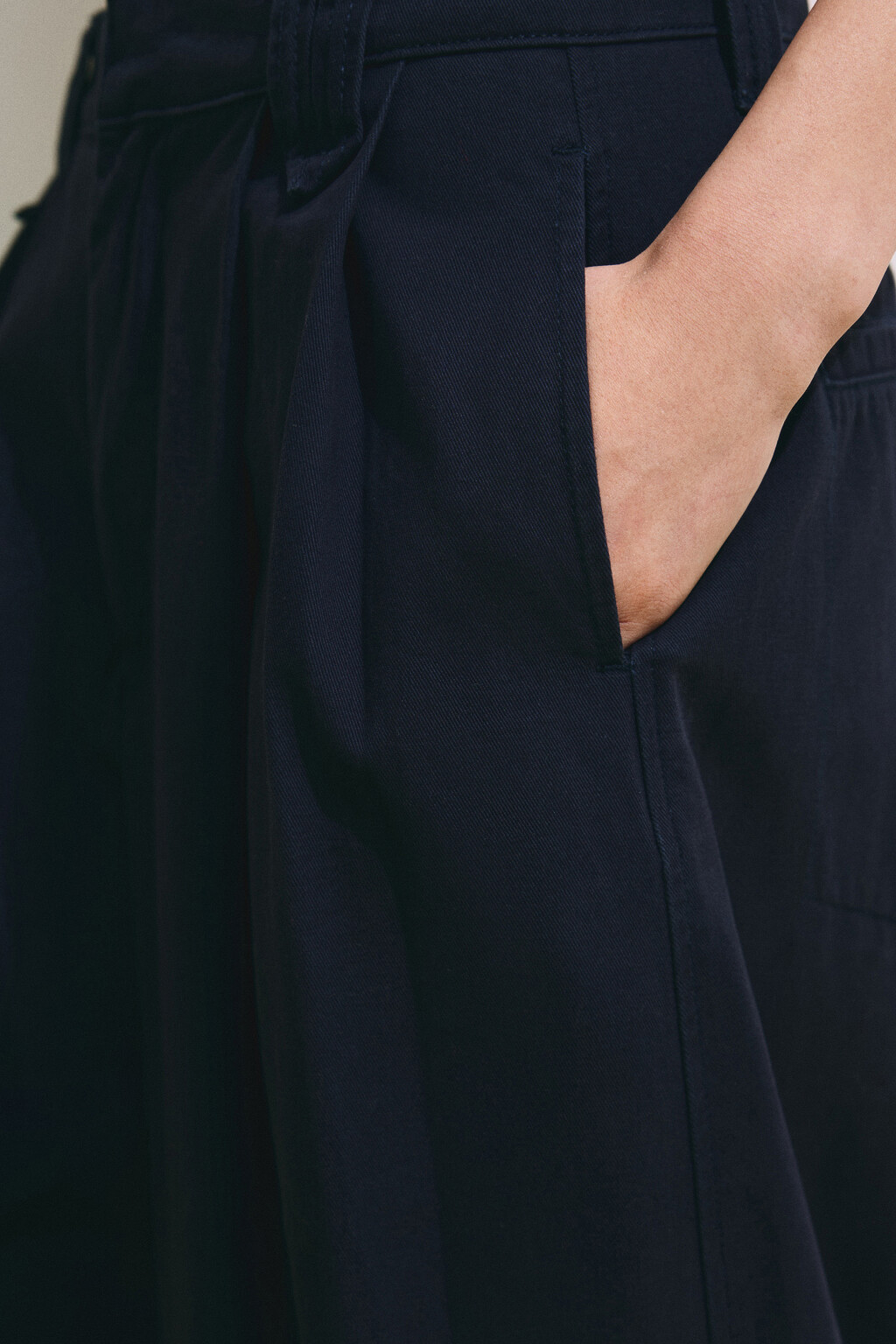 Брюки barrel fit с подворотами и защипами - цвет синий - 6