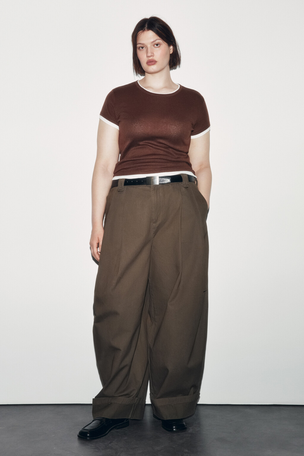 Брюки barrel fit с подворотами и защипами - цвет зеленый - 4