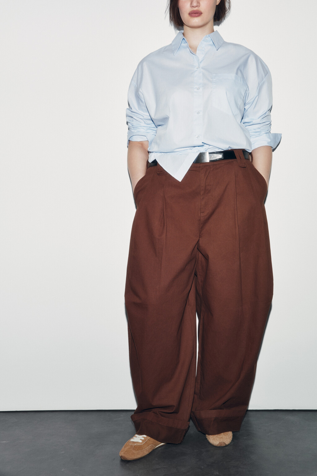 Брюки barrel fit с подворотами и защипами - цвет коричневый - 1