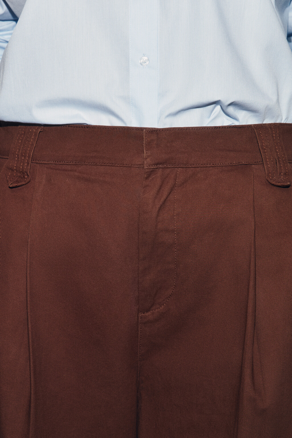 Брюки barrel fit с подворотами и защипами - цвет коричневый - 5