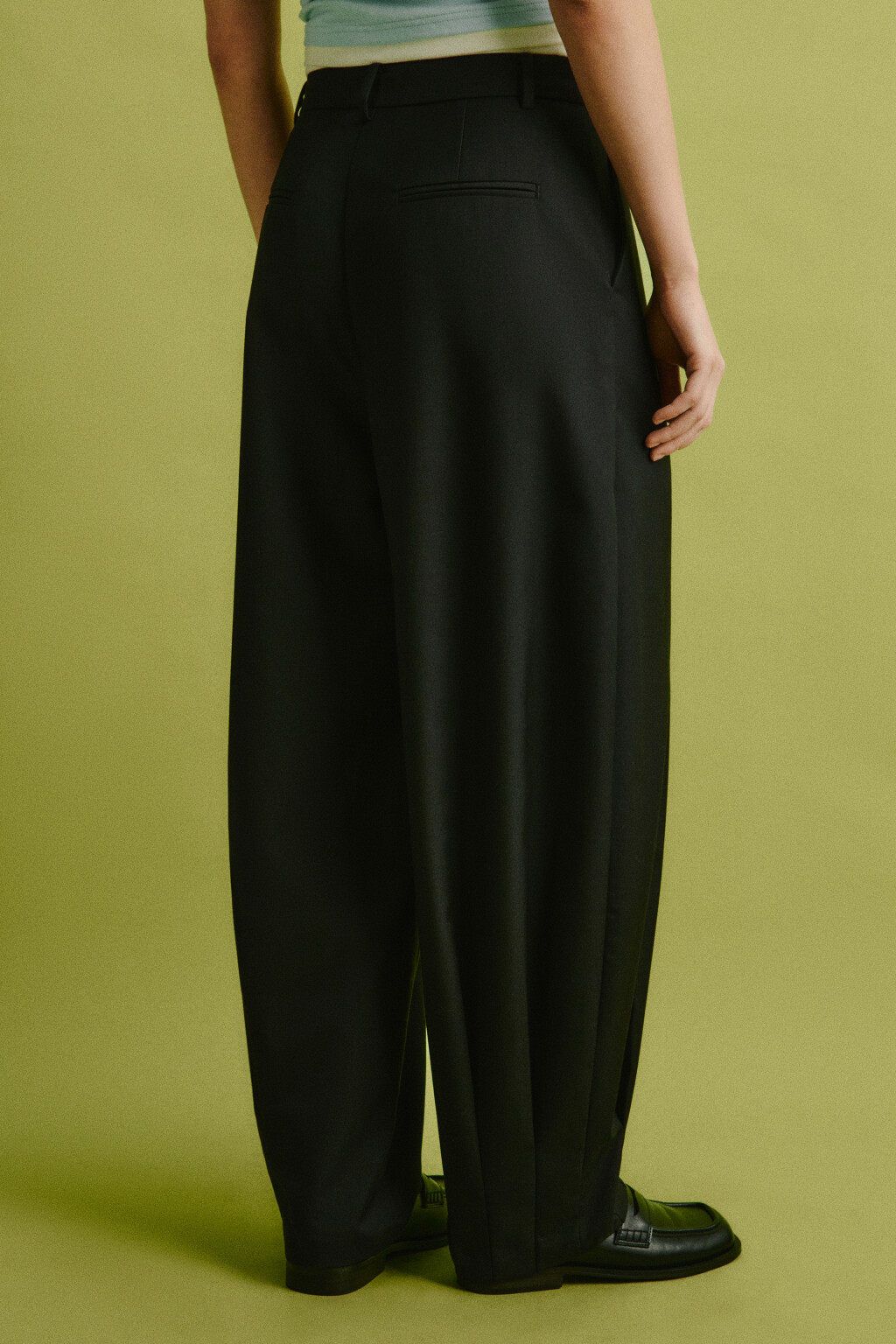 Брюки barrel fit костюмные со средней посадкой - цвет черный - 4