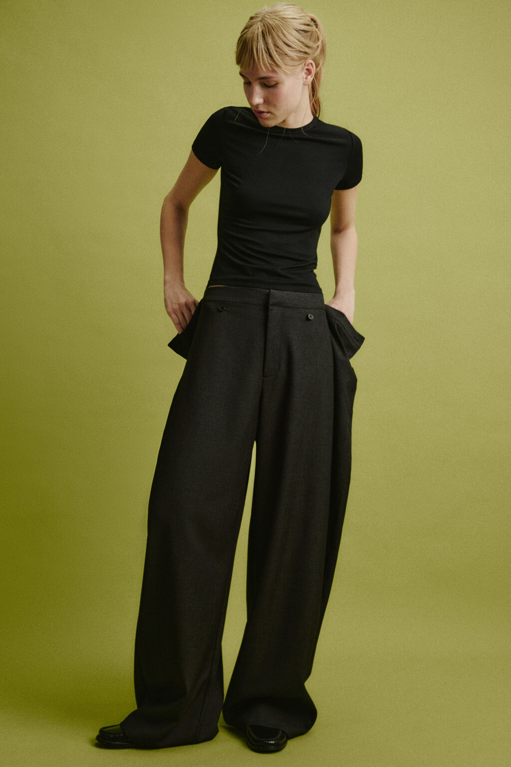 Брюки костюмные с нахлестами - цвет черный - 1