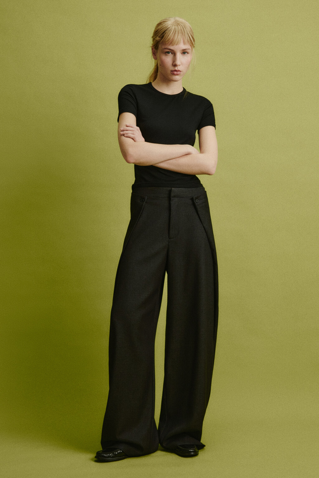 Брюки костюмные с нахлестами - цвет черный - 5