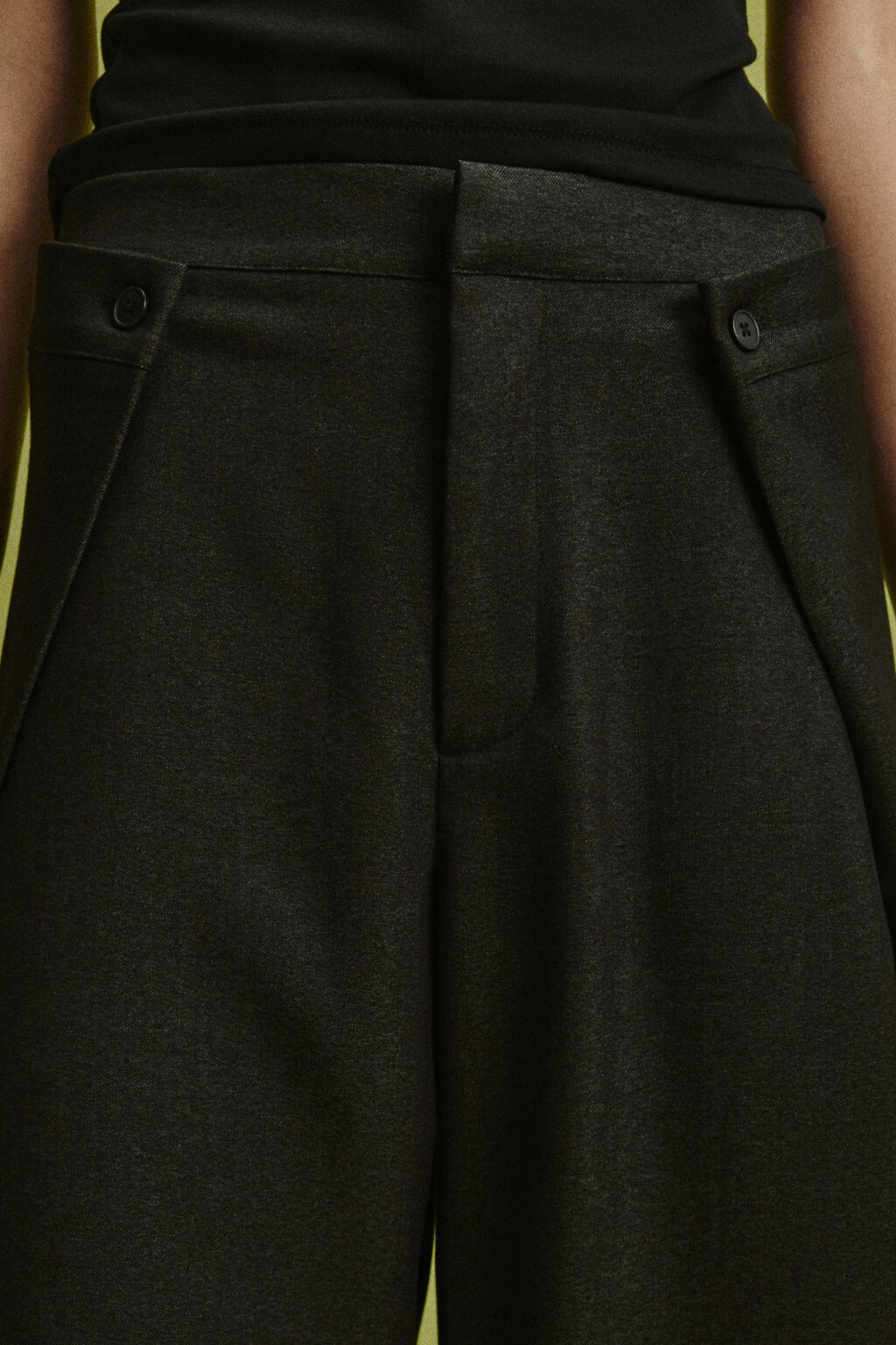 Брюки костюмные с нахлестами - цвет черный - 6