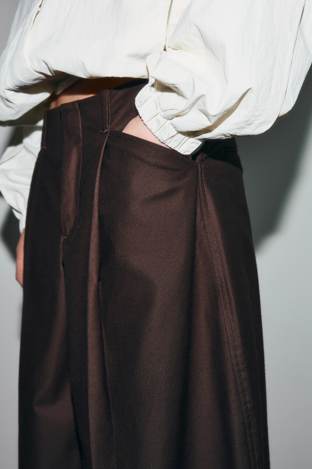 Брюки barrel fit с высокой посадкой и защипами - цвет коричневый - 6