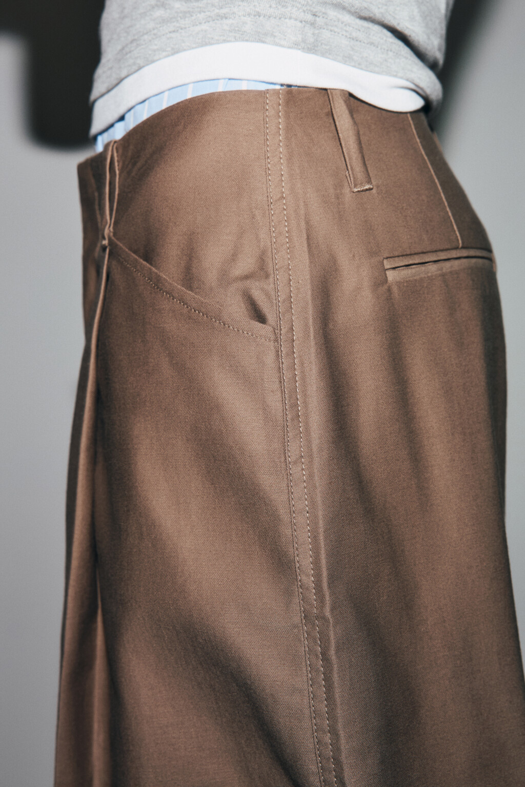 Брюки barrel fit с высокой посадкой и защипами - цвет бежевый - 6