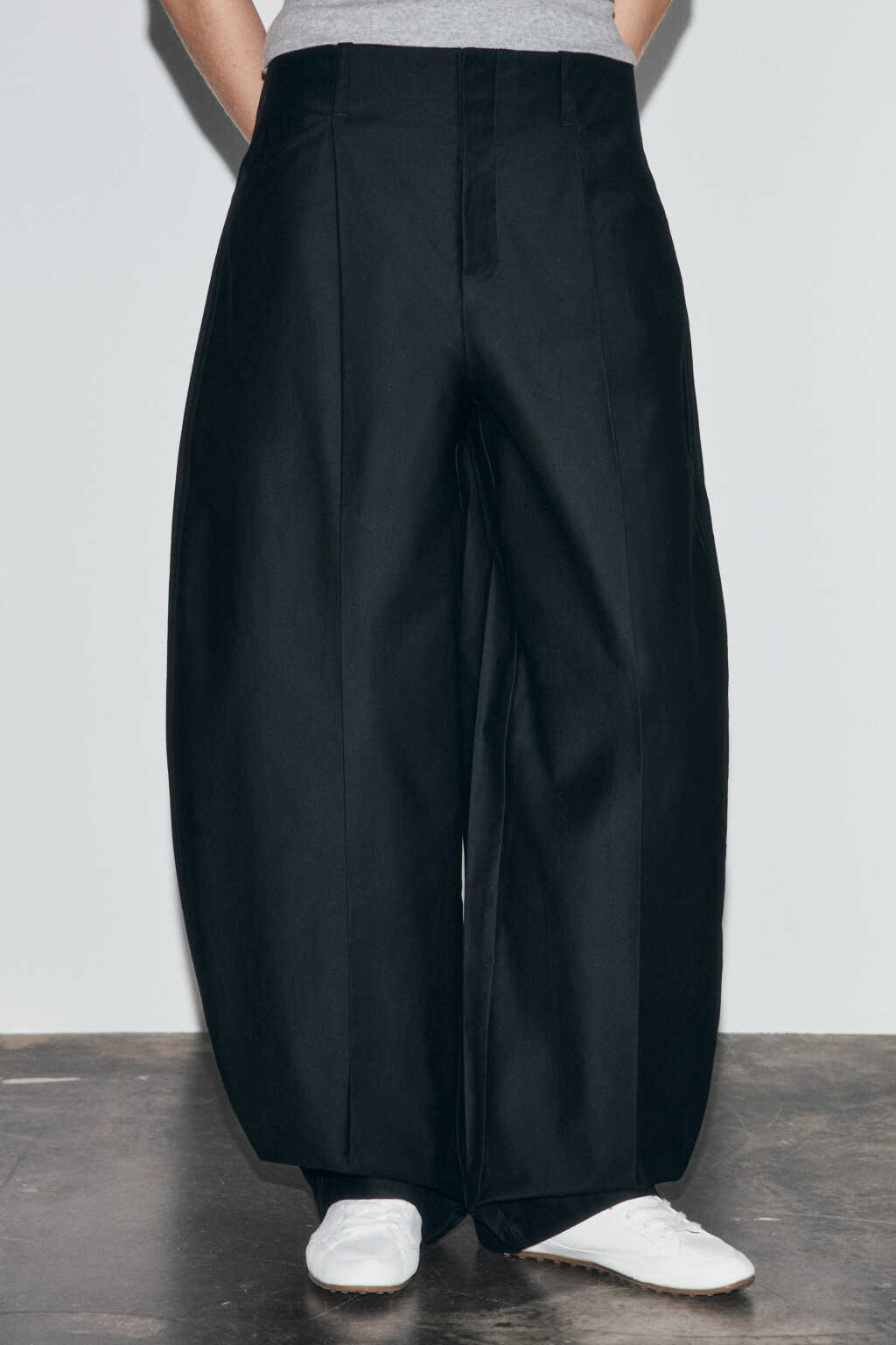 Брюки barrel fit с высокой посадкой и защипами - цвет черный - 3