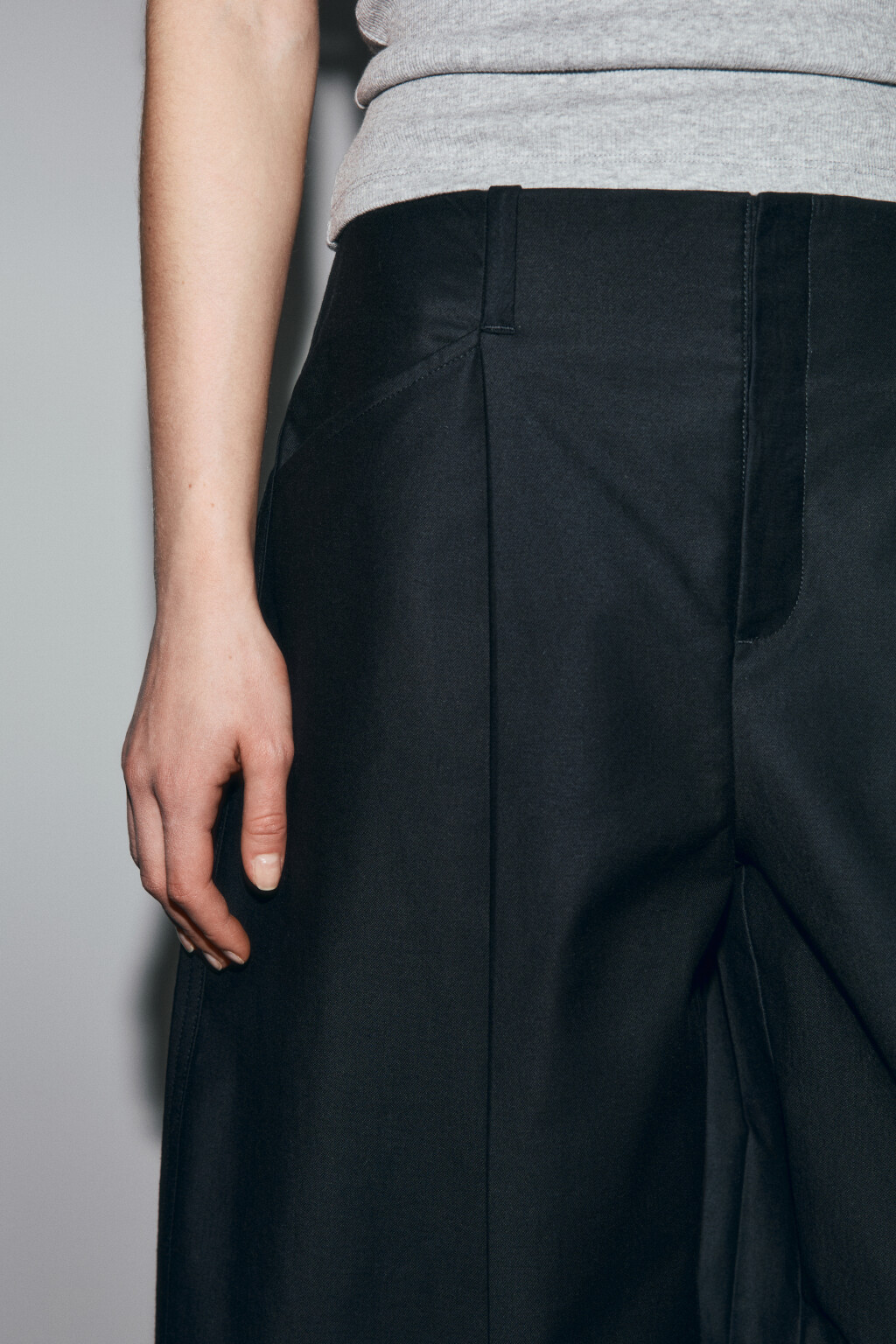 Брюки barrel fit с высокой посадкой и защипами - цвет черный - 6