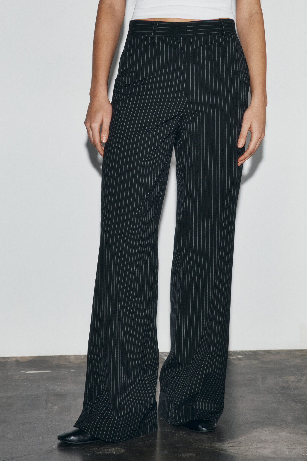 брюки прямые костюмные в полоску - цвет черный - 2