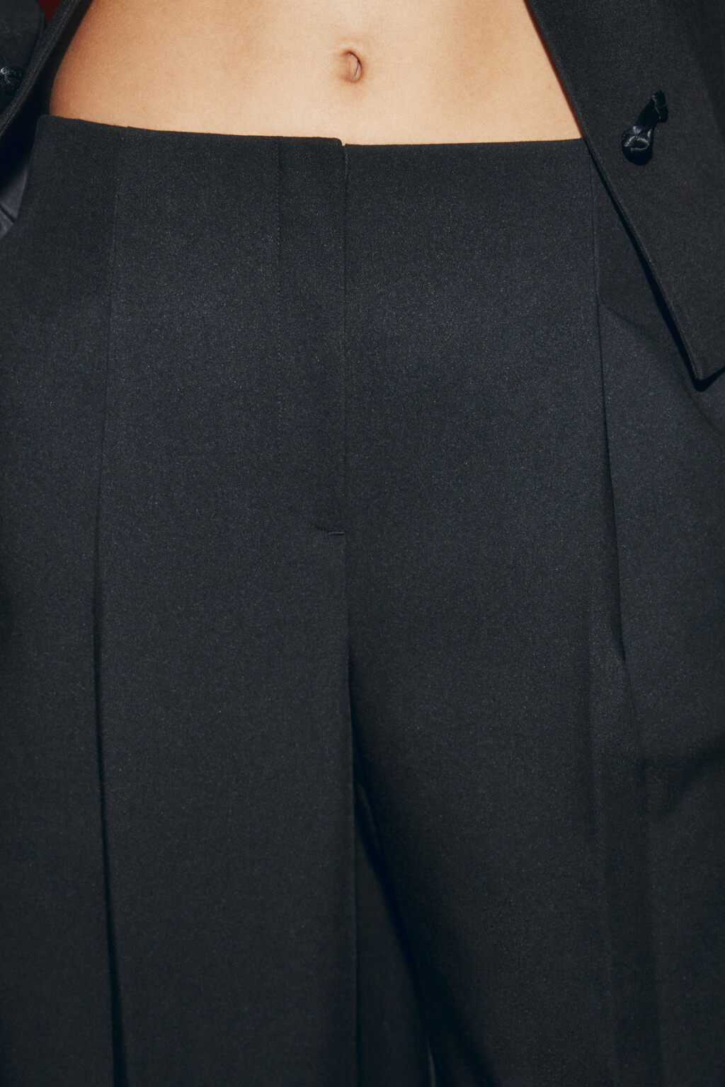 Брюки barrel fit костюмные с прищепками - цвет черный - 7